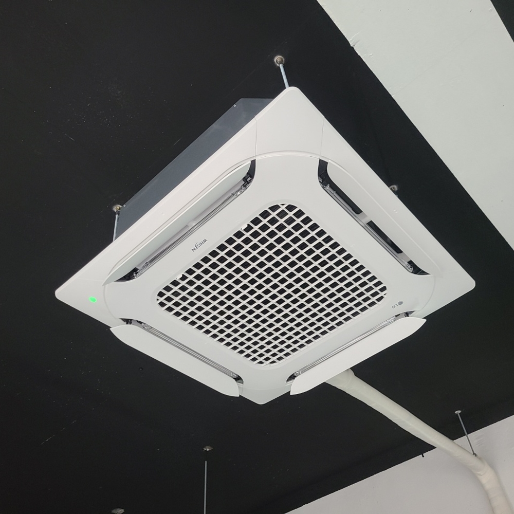 사무실 중고천장형에어컨 설치 모습